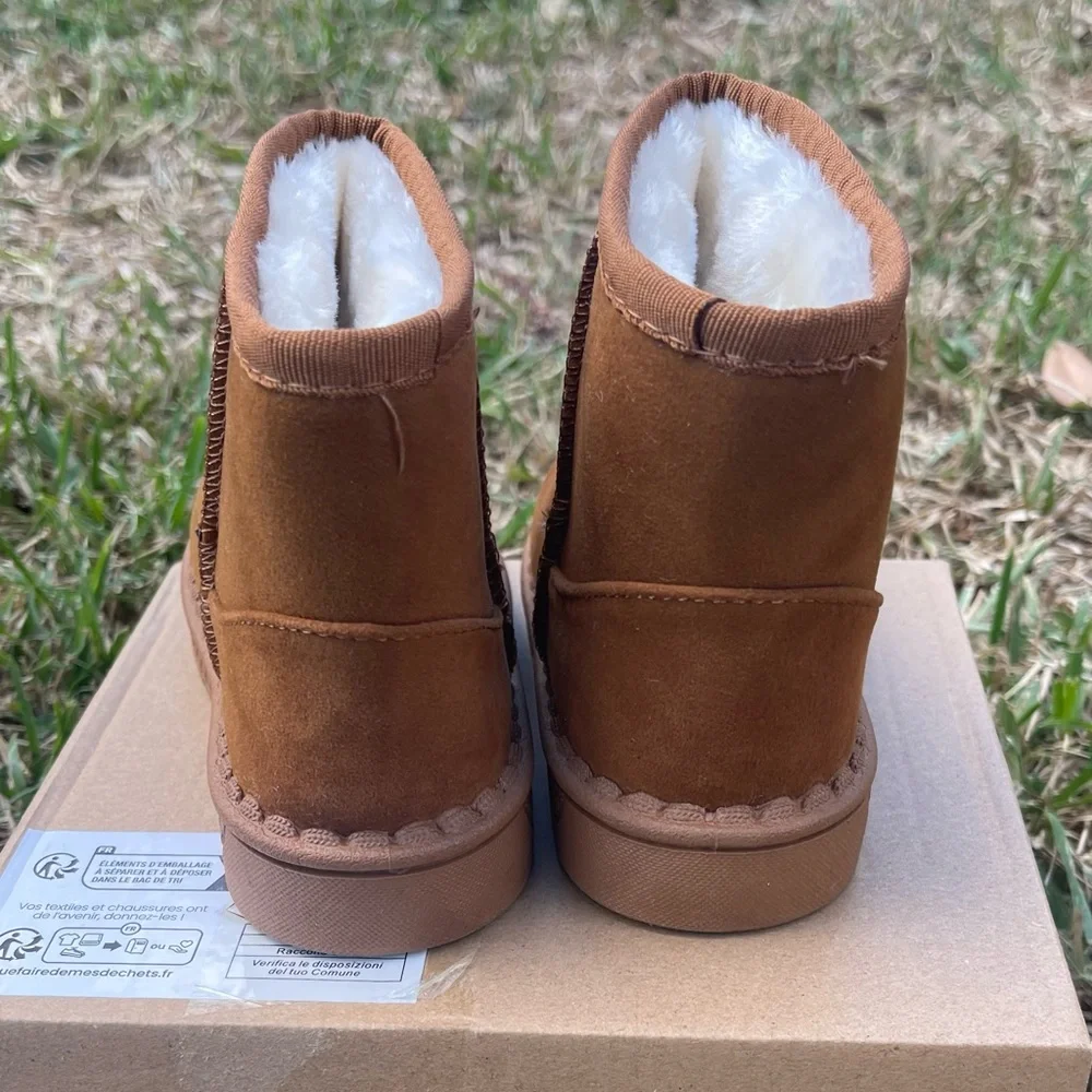 SOLD- Sold- Cozy Toddler Girls Boots - Picture 5 of 10